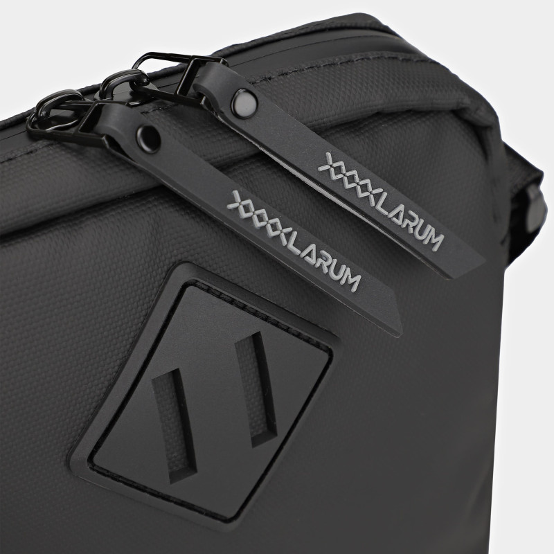 Larum Zephyr bag black 212510-010