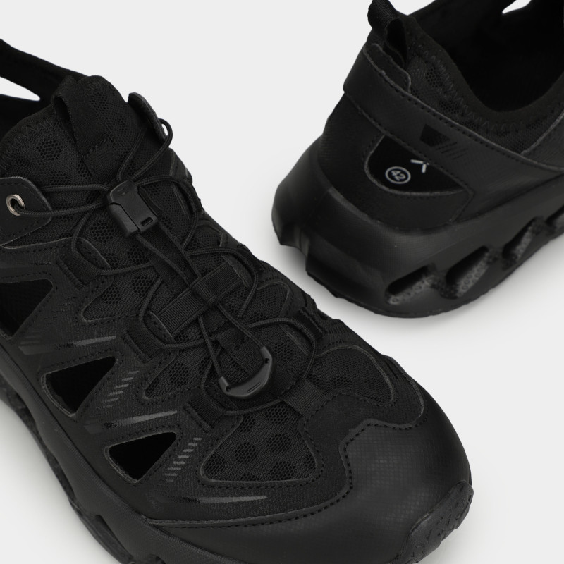 Men's sneakers Larum Deylin black 802602-010